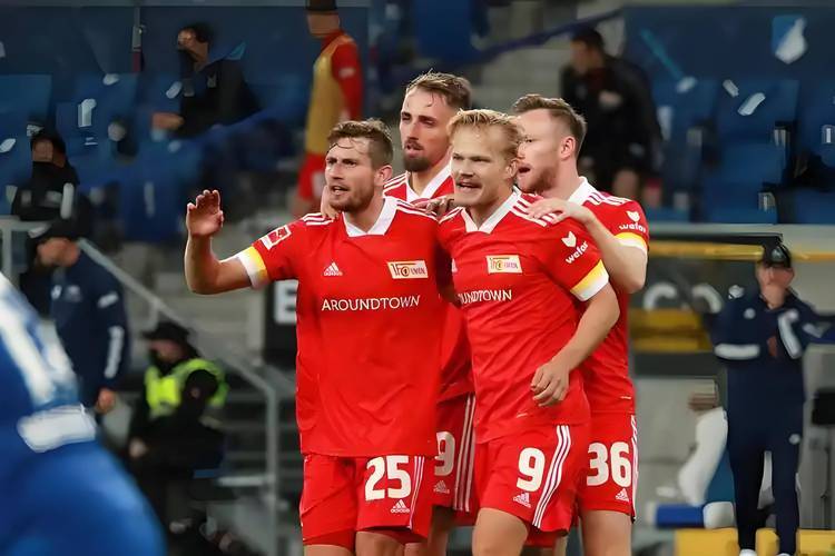 德甲保级大战：柏林联合主场硬刚门兴，铁血防线能否击碎客场魔咒？