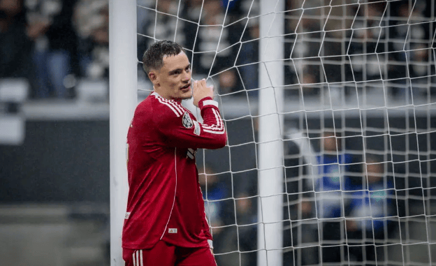 生死三连战前，利物浦的终极难题：斯洛特能否扔掉 “温和枷锁”？