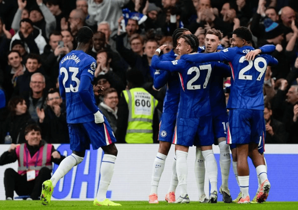 英超豪门杀入欧冠区，22岁后卫爆发：独造2球，全场最佳