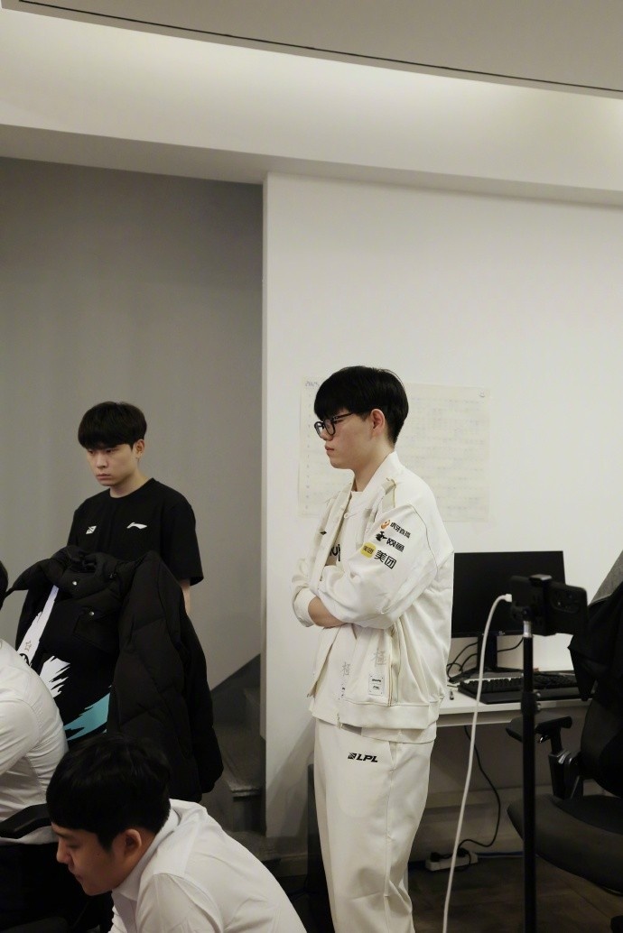 iG官媒发布德杯赛后返图：认真复盘，下场加油