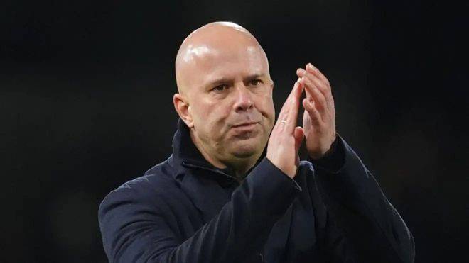 该换帅了！利物浦应火速解雇斯洛特，全力追逐 “世界最佳主帅”